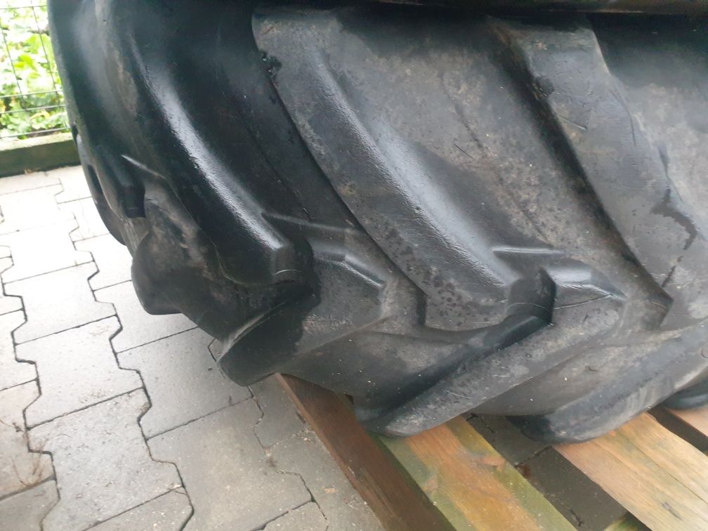 Opona ładowarki Michelin 460 70 r24 460/70 r24 17.5 (2040)