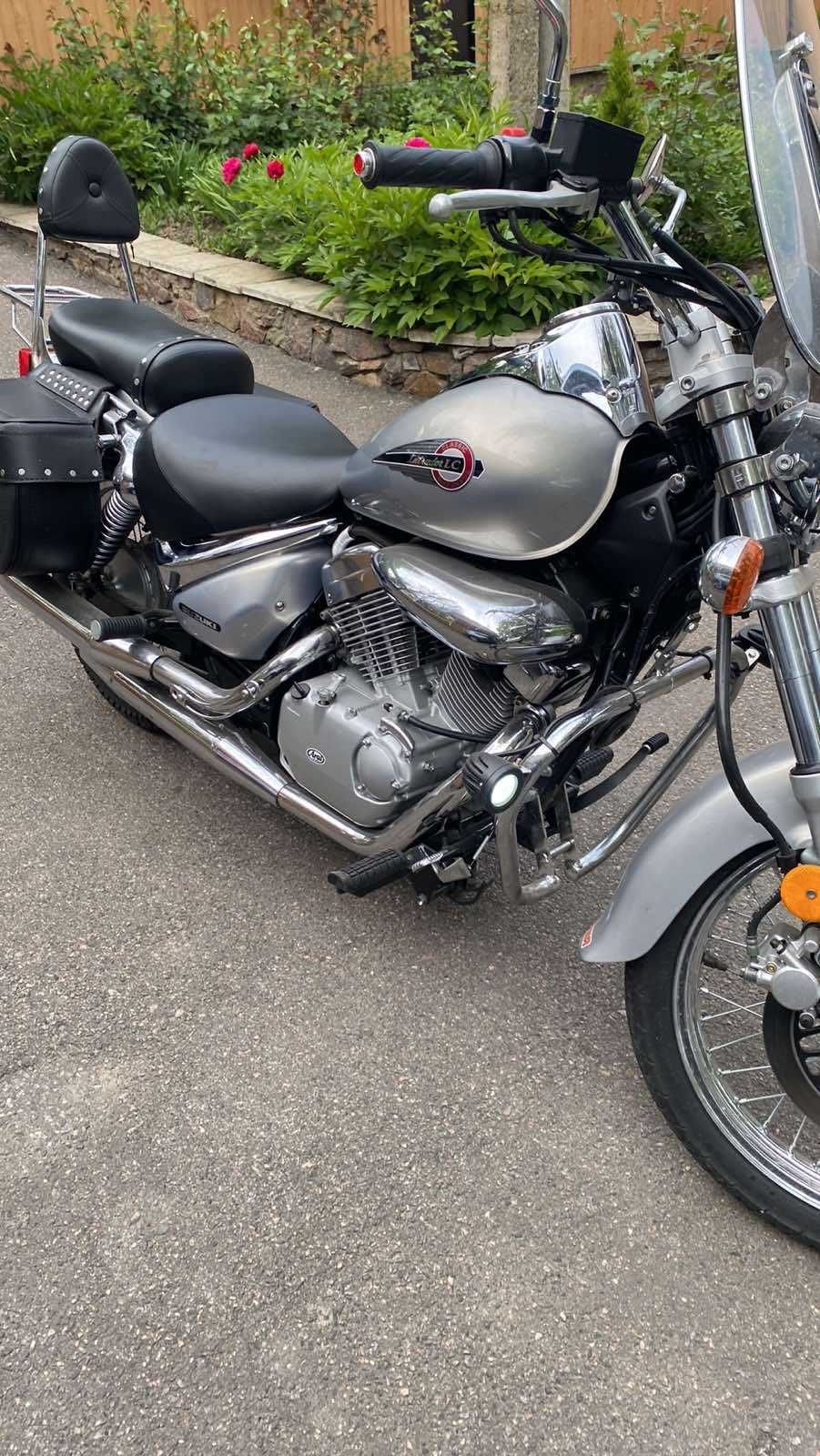 Suzuki Intruder 400