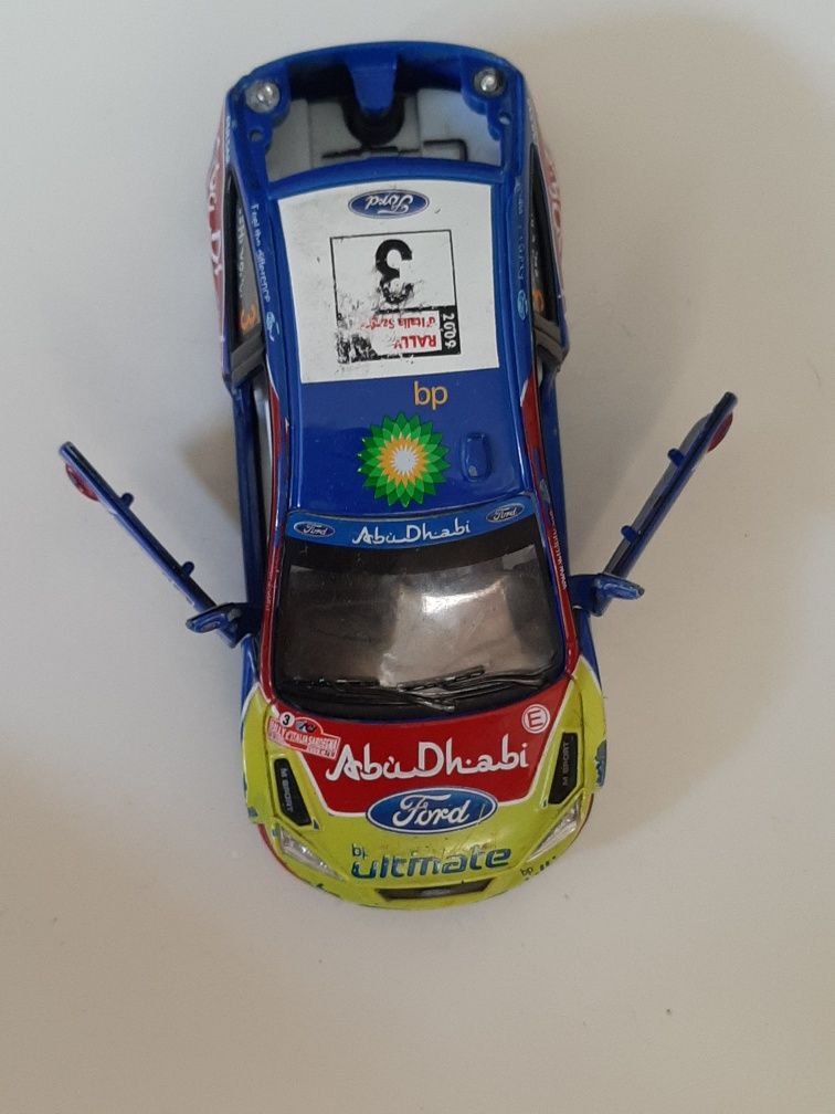 Carro de Coleção Ford Focus 1/32