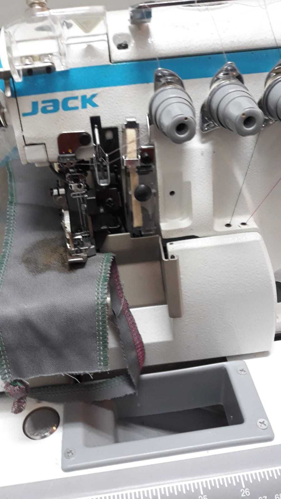 Máquina de costura nova