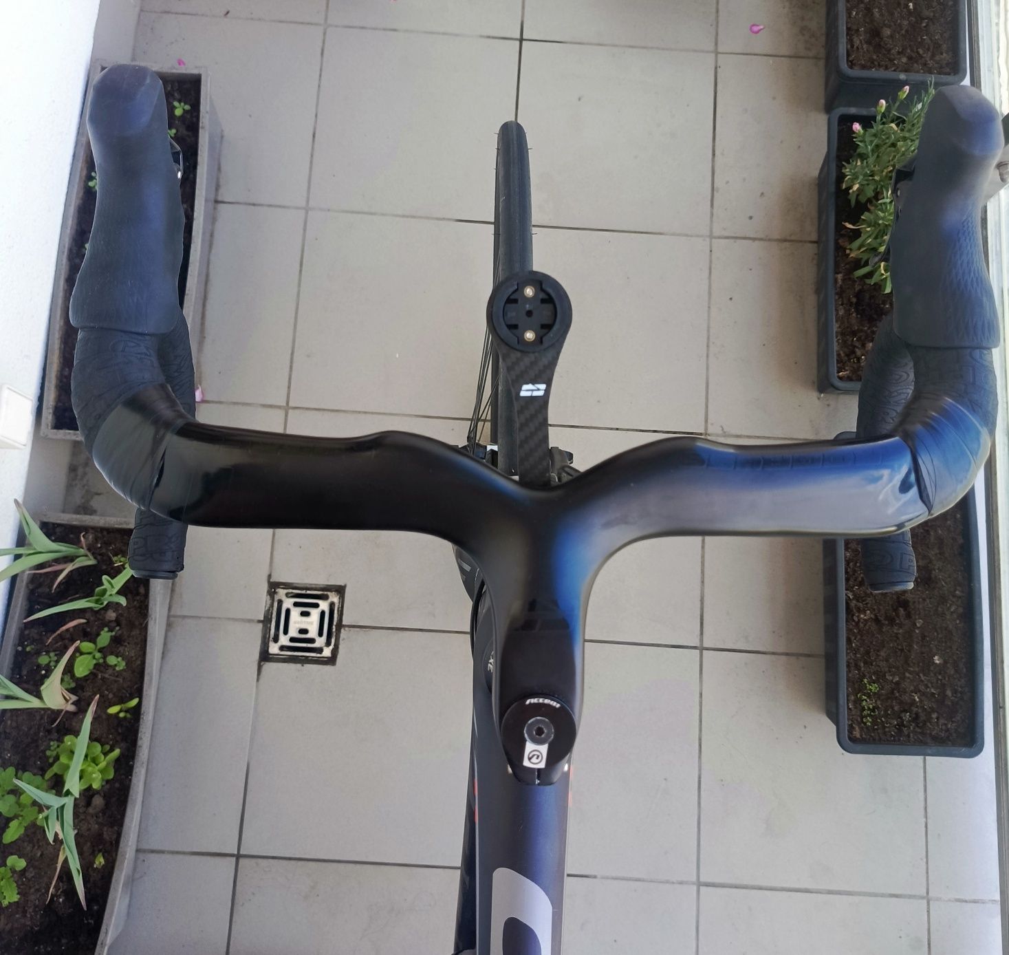 Kross Vento 9.0 karbon,Ultegra, Dt Swiss, zintegrowany kokpit Progress