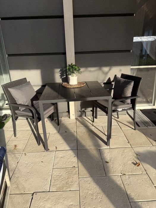 Zestaw stol krzesla i lezak technorattan na taras balkon