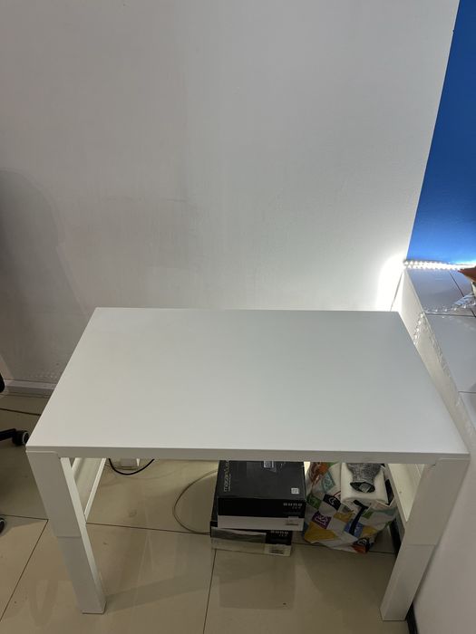 Białe biurko długość 96 cm szerokość 58 cm