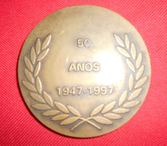 Interessante medalha em bronze. 8 cm de diâmetro.