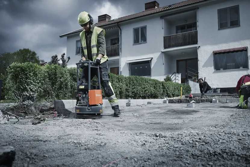 Zagęszczarka Płyta wibracyjna Ubijak Skoczek Stopa wibracyjna wypożycz