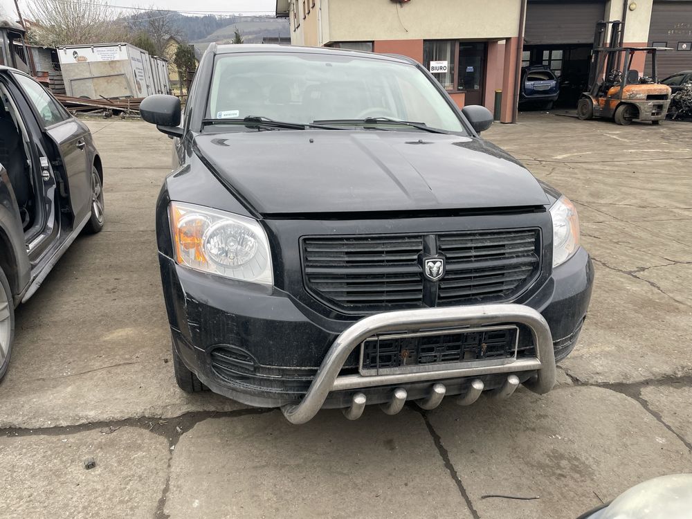 Na części Dodge Caliber 1.8 skrzynia DD7/T335 kod lakieru PXR