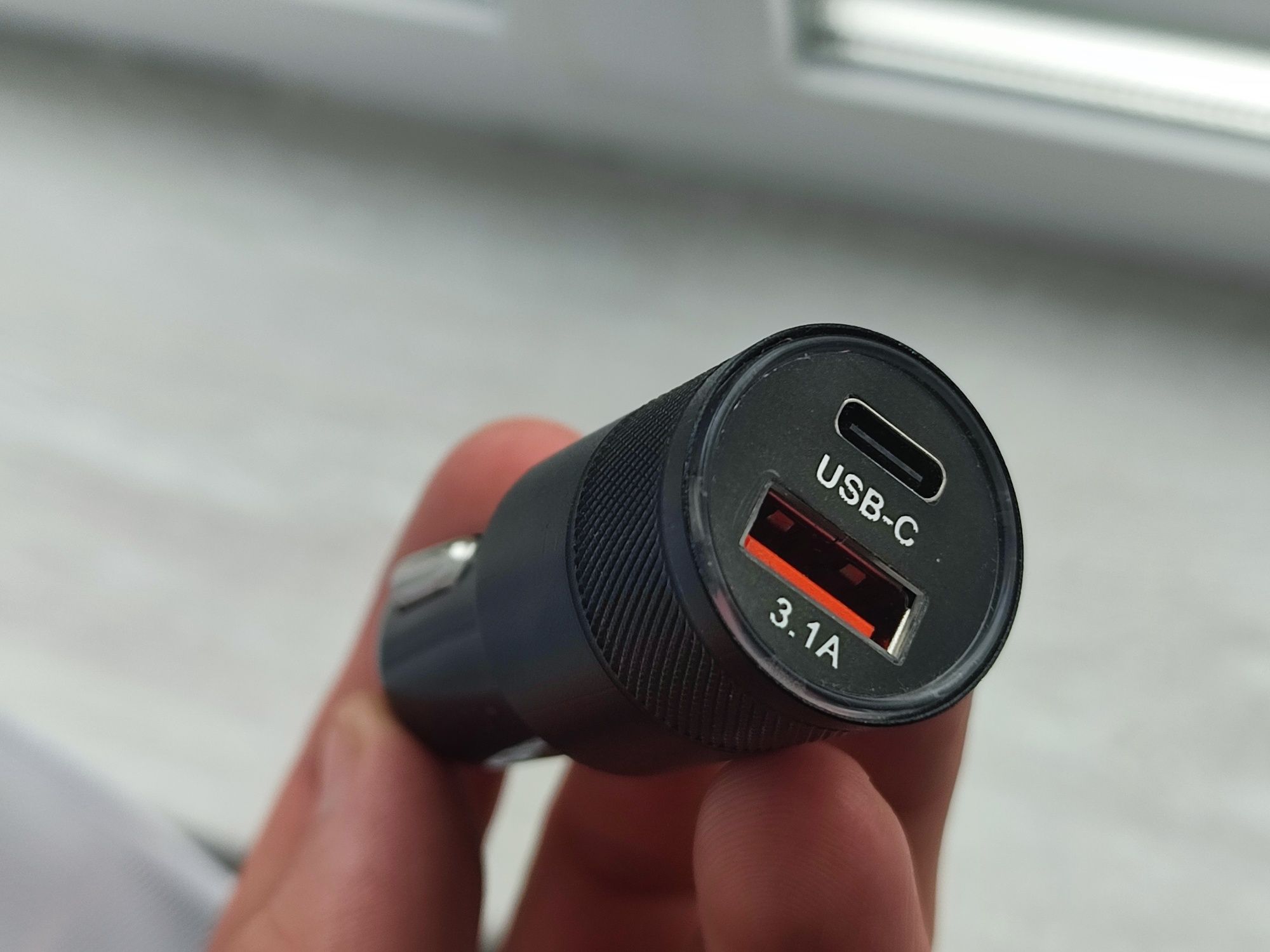 Автомобільна зарядка WGS-G28PD  1USB + USB-C type