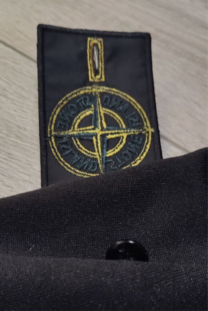 Зип худи Stone Island.