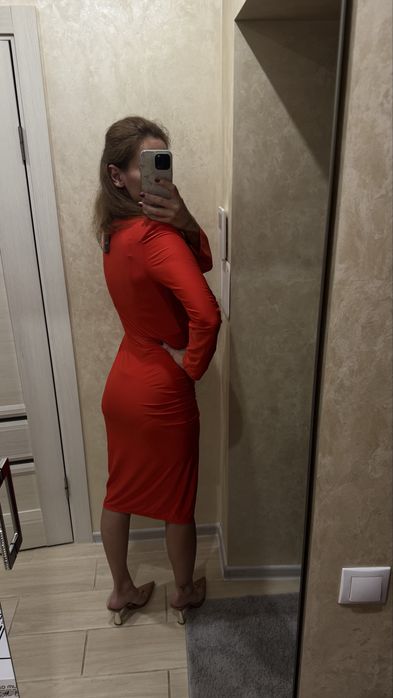 Сукня жіноча червона