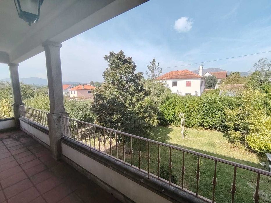 Moradia T4+1 Isolamento Moderno no Centro de LANHESES Viana do Castelo