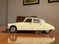 Carro de coleção Citroen DS 19 1/32