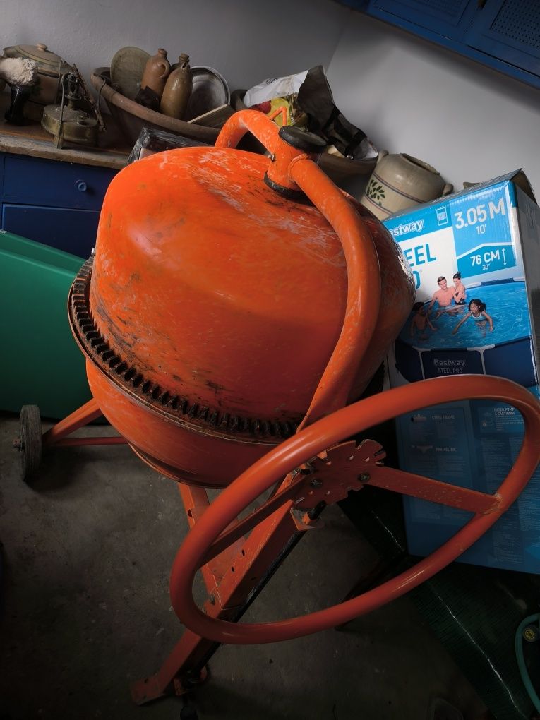 Betoneira eléctrica 125L