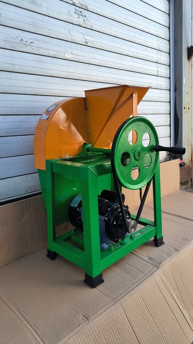 Корморізка ручна та електрична, корморезка электрическая, терка.