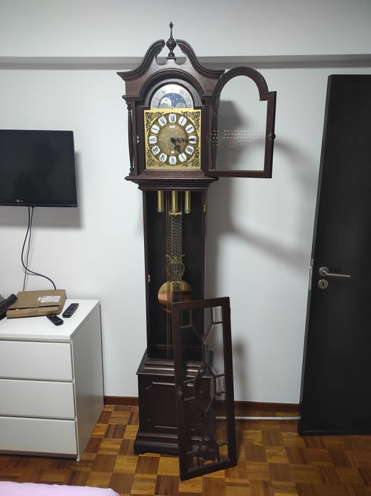 Relógio pesos de caixa alta