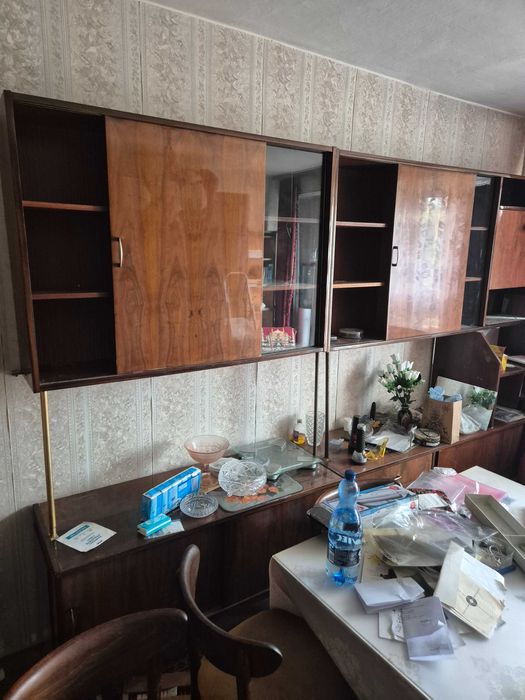 Oddam meble z mieszkania: stół, szafy, kredensy, szafki kuchenne itp.