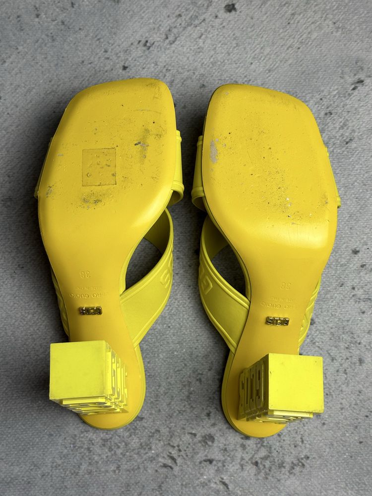 Buty GCDS Capri Cross rozm 38 damskie żółte klapki na słupku skórzane