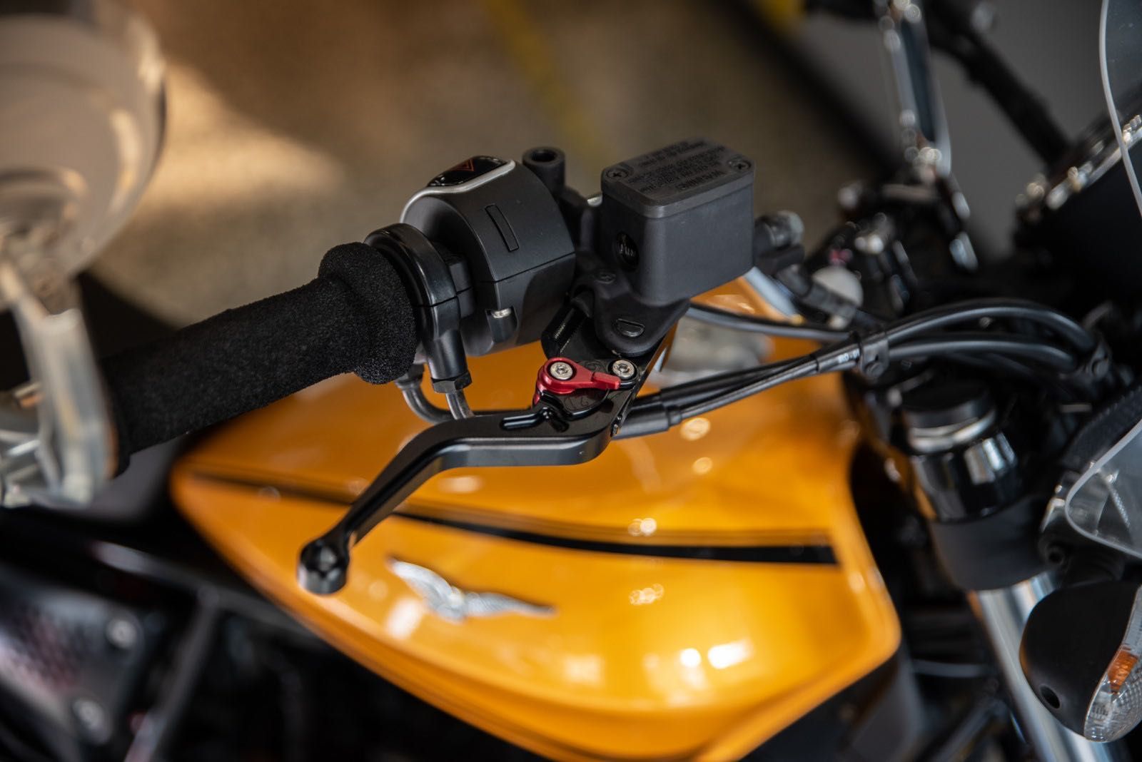 Moto Guzzi V9 Roamer de 2019 Impecável com Extras