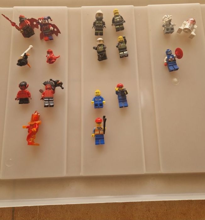 Legos - Bonecos variados