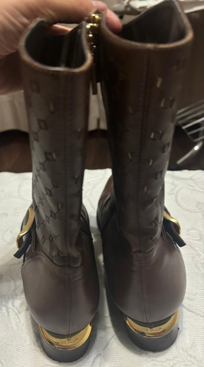 Bota couro com pouquíssimo uso
