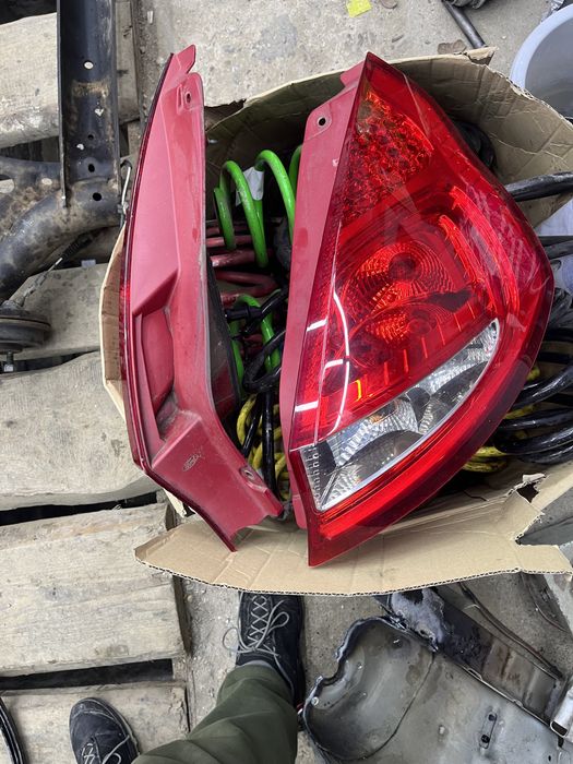 Ford fiesta розборка шрот двері крило фари бампер капот багажнік