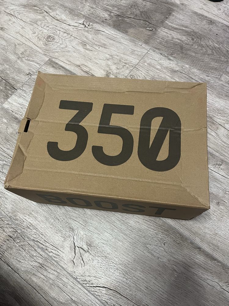 YEEZY BOOST 350 V2 Core Black Red