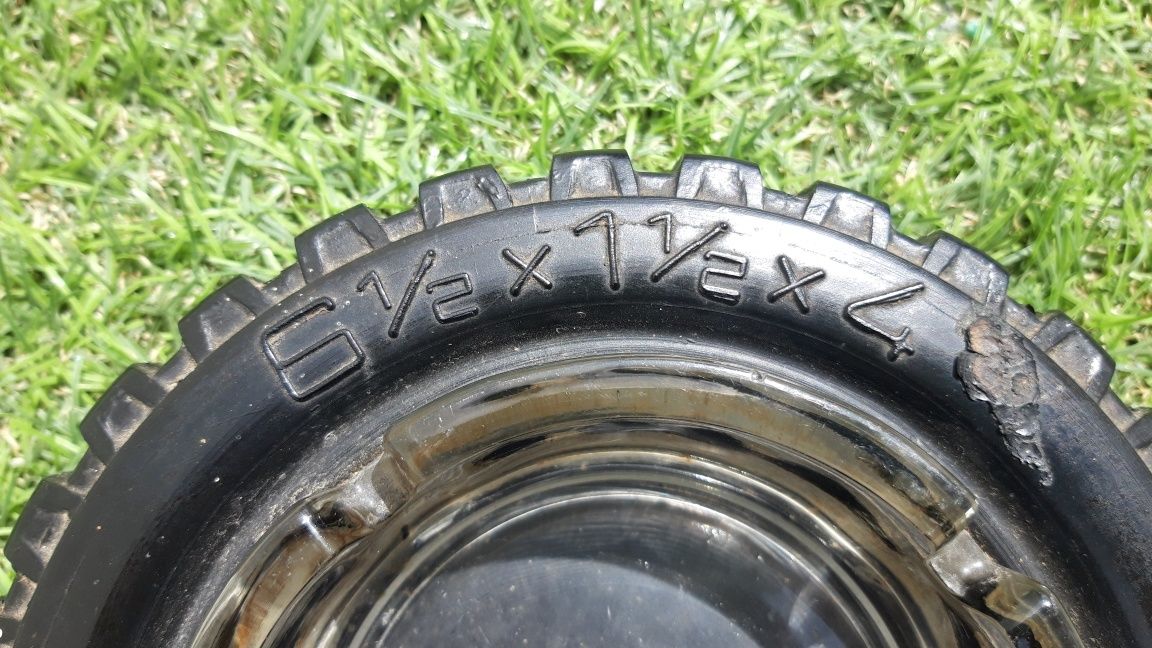 Cinzeiro roda borracha pneu