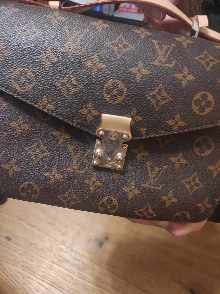 Piękna torebka Louis  Vuitton uszkodzona