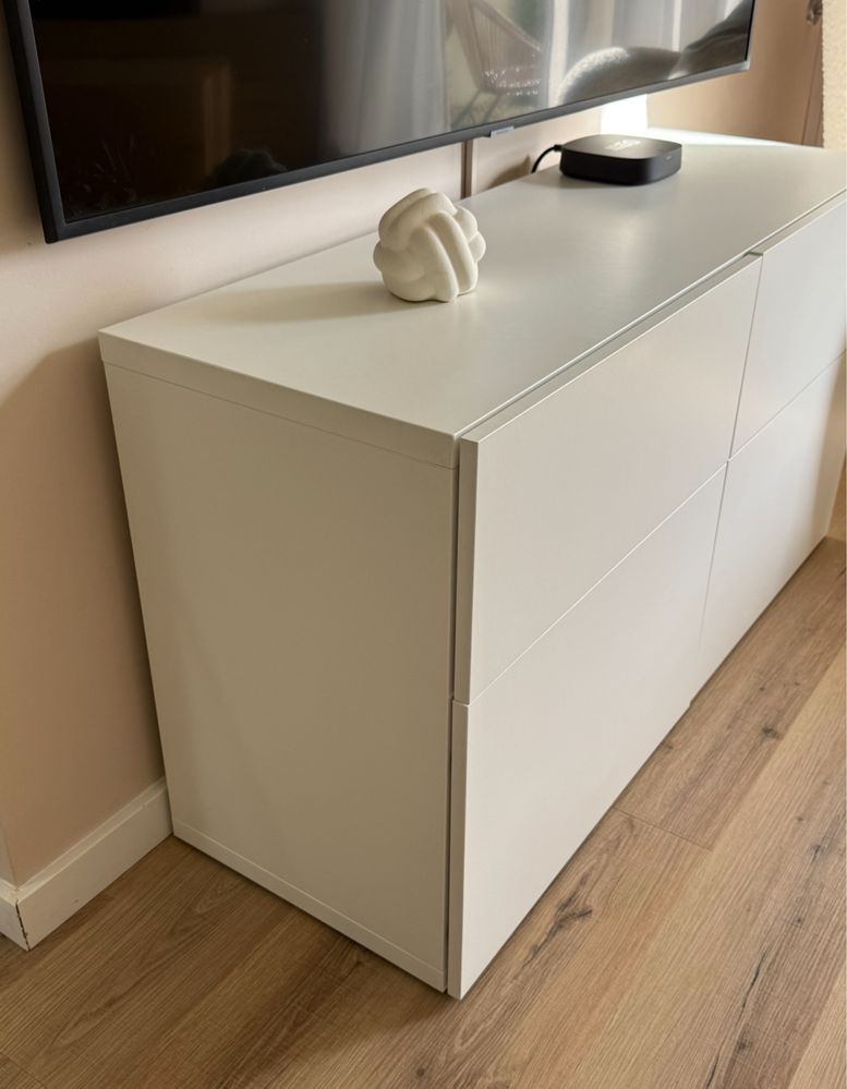 Móvel TV ikea.