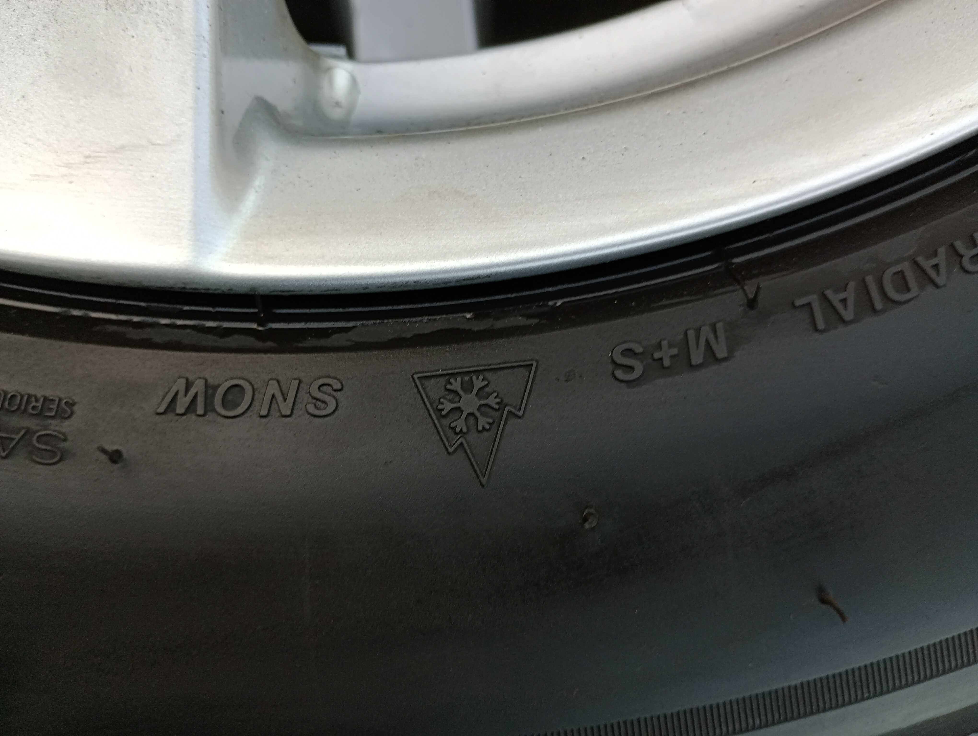 Opona zimowa 215x60 R16 BRIDGESTONE zima 215/60/16 - POJEDYNKA