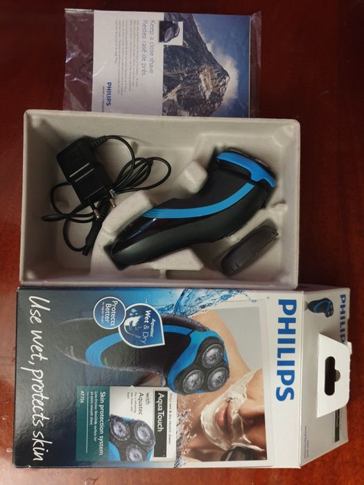 Електробритва Phillips AT756