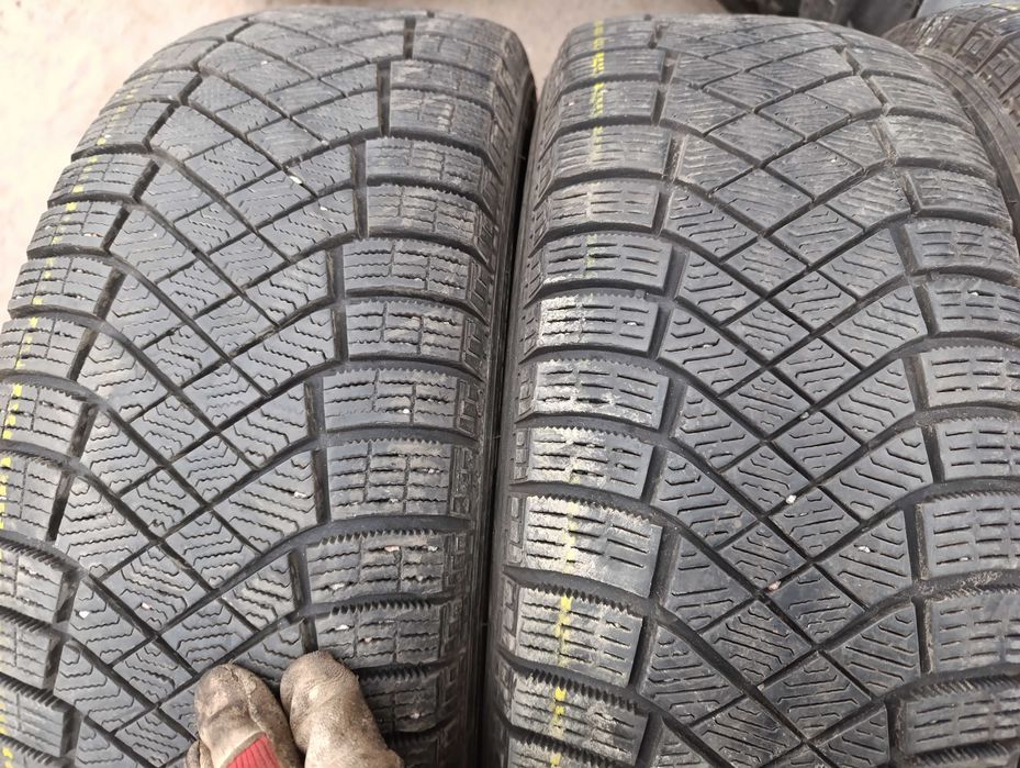 Бу шини зимові Pirelli Ice Zero FR 235 60 r17 рік випуску 2020