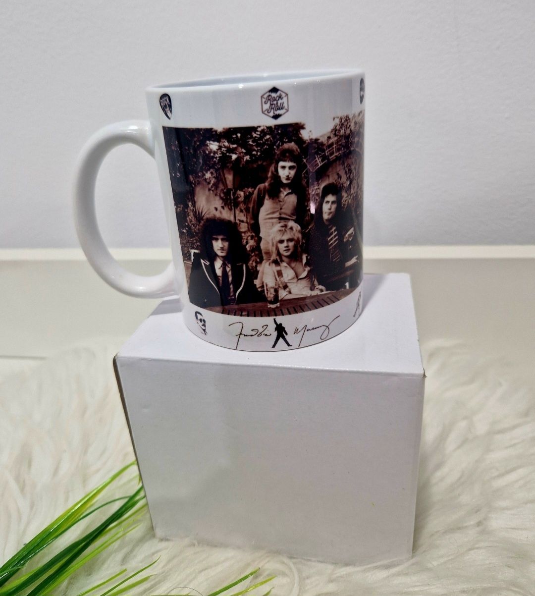 Caneca Queen nova