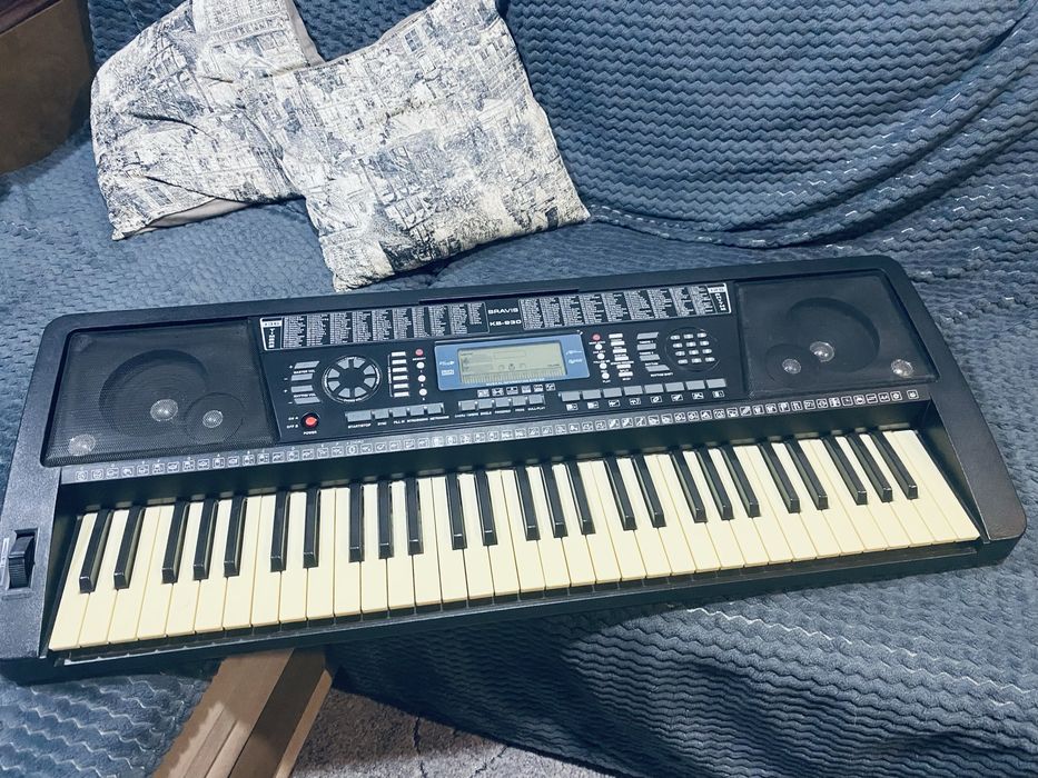 Синтезатор Bravis KB 930