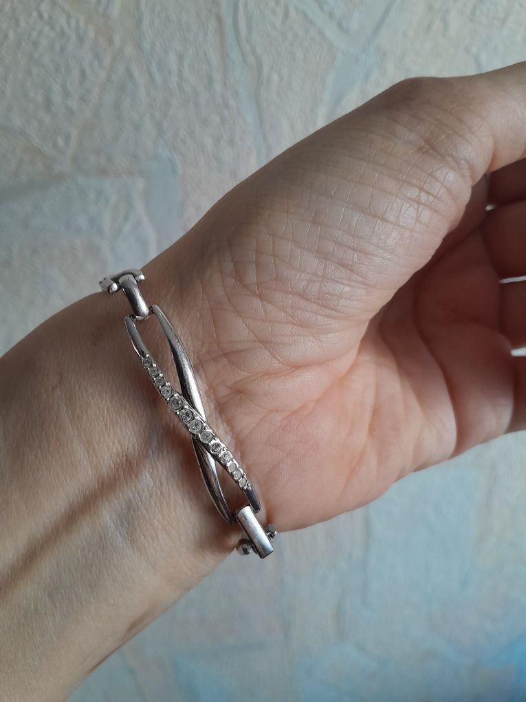 swarovski браслет на тонкую руку