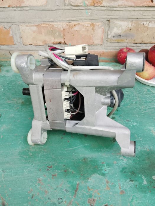 Двигун до пральної машини