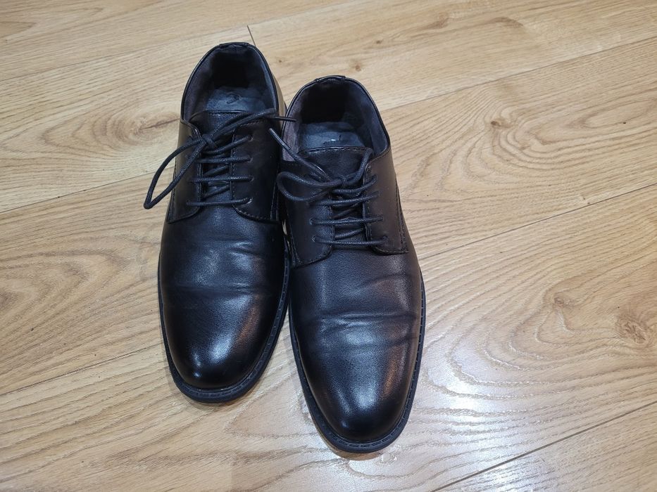 Eleganckie buty chłopięce w rozniarze 38, buty na komunię,bierzmowanie