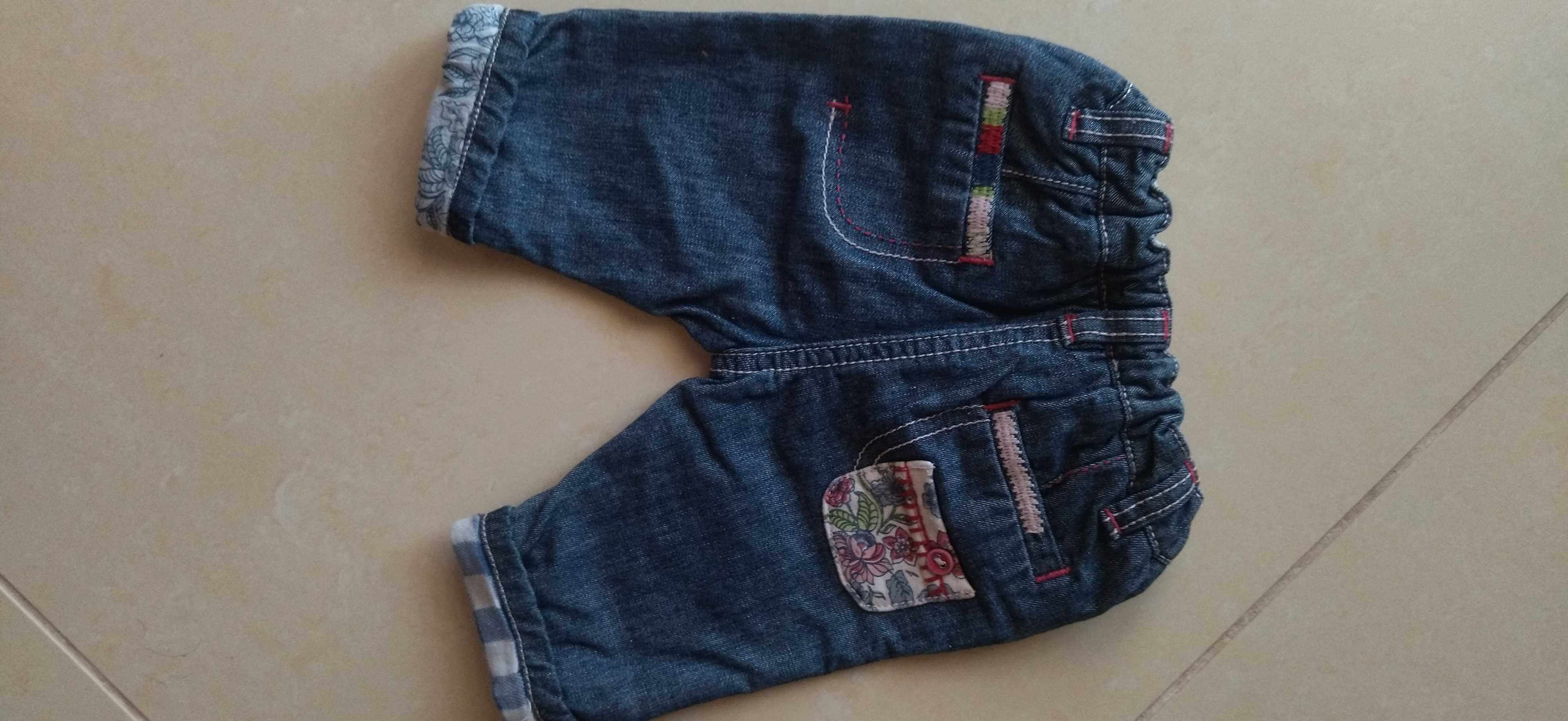 Conjunto de Calça Jeans da Chicco e Casaquinho cinzento tamanho 1 mês