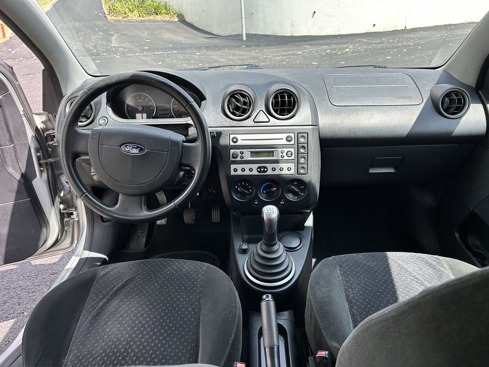 Ford Fiesta 1.25 16V (Poucos kms)