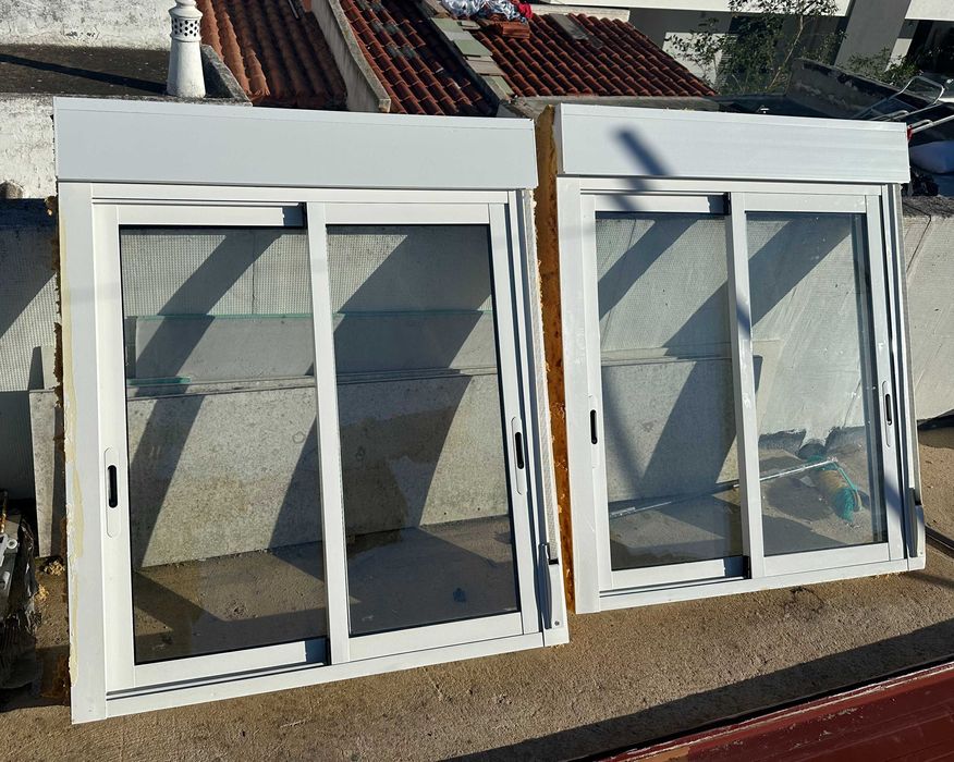 2 Janelas de alumínio correr - 100X115CM (com estore)