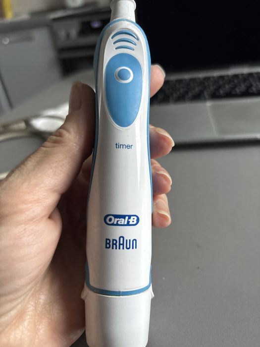 Oral B Braun електрична зубна щітка