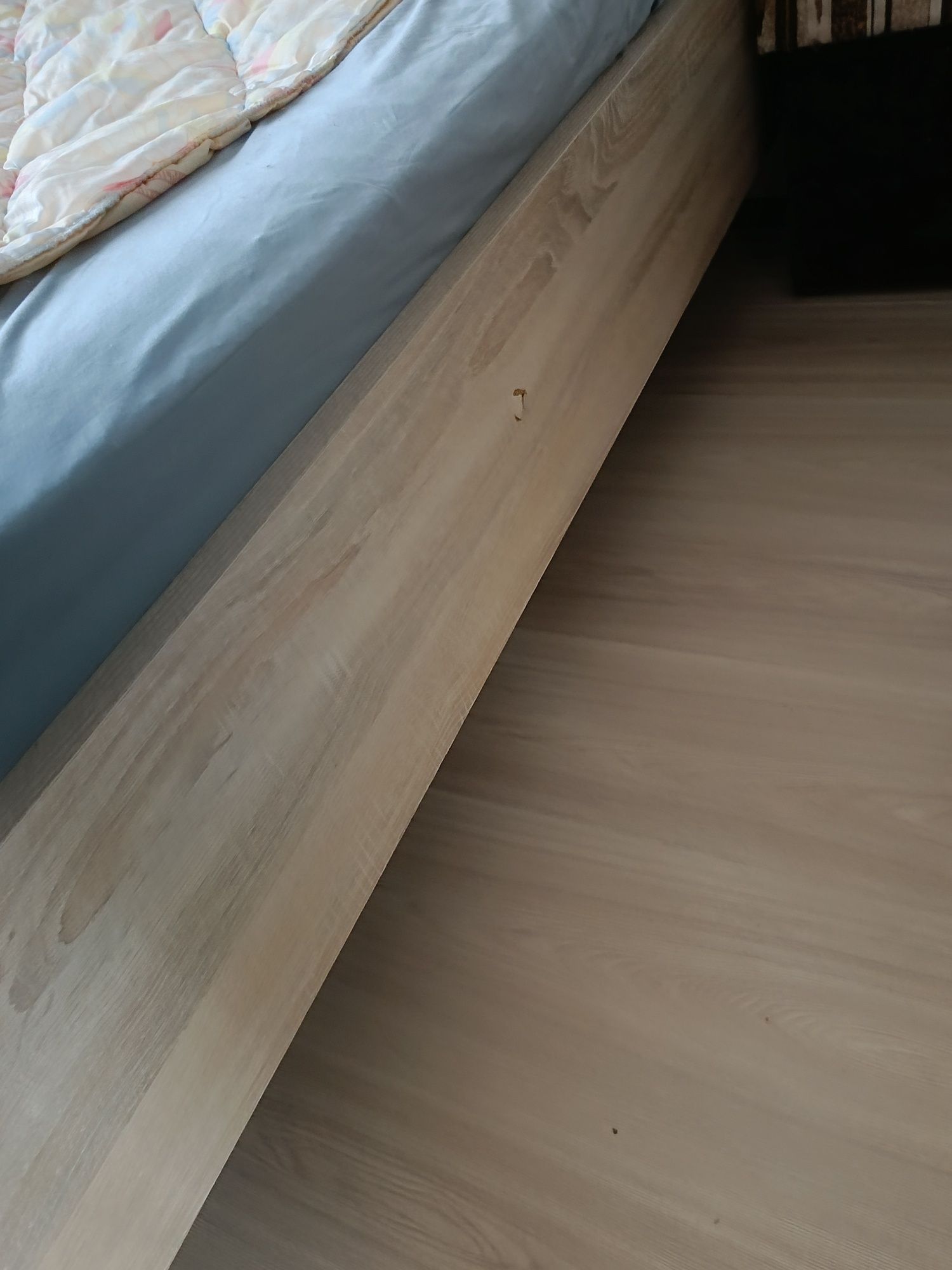 Oddam za darmo łóżko z materacem i stelarzem