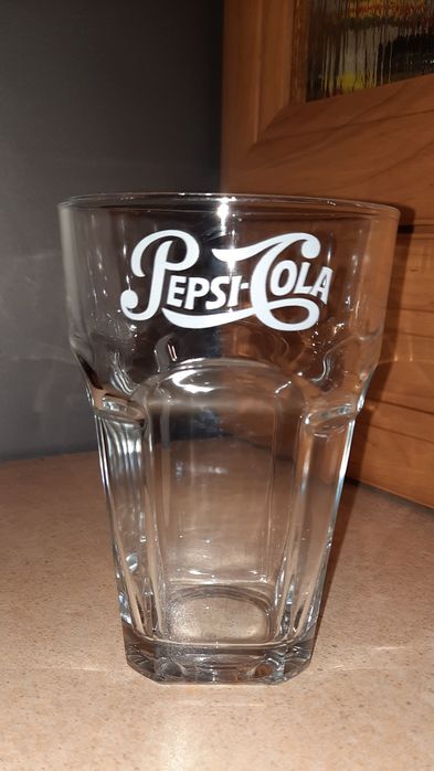 Duża szklanka Pepsi-Cola