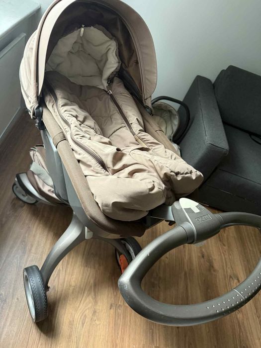 Sprzedam wózek głęboki z spacerówka i nosidełkiem firmy  STOKKE