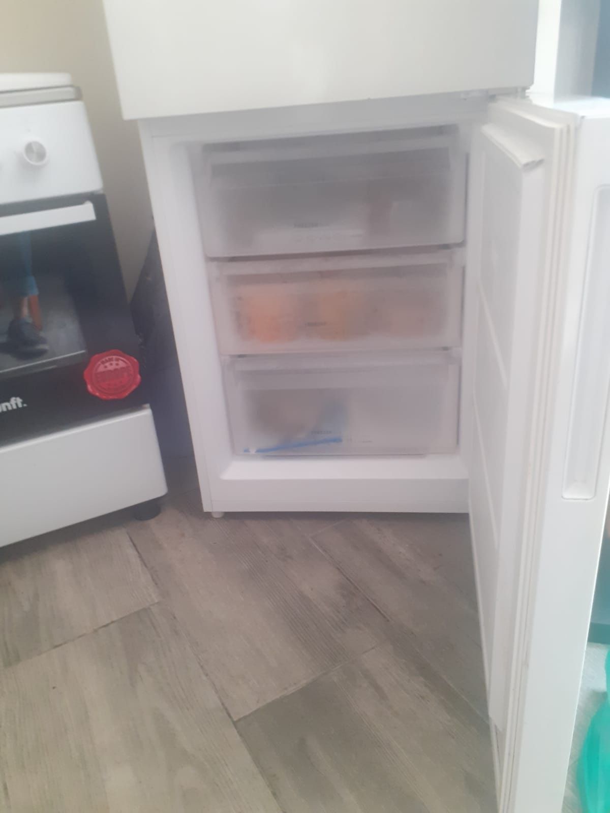 Frigorífico becken com water dispenser em ótimo estado esta como novo.