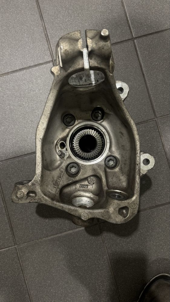Поворотний кулак правий BMW G20