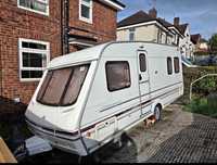 Caravana com decomesntos ingleses