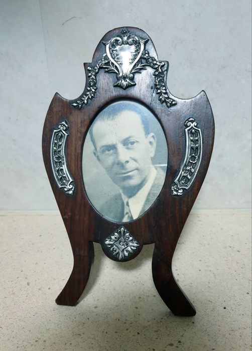 Maravilhosa antiga moldura em Pau Santo e prata portuguesa contrastada