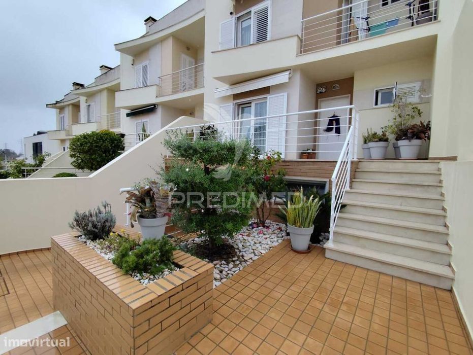 Prestigiada Urbanização Quinta da Brita Moradia T3 C/ Garagem