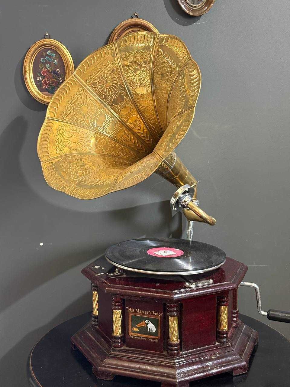 Індійський грамофон "His Master's Voice"
