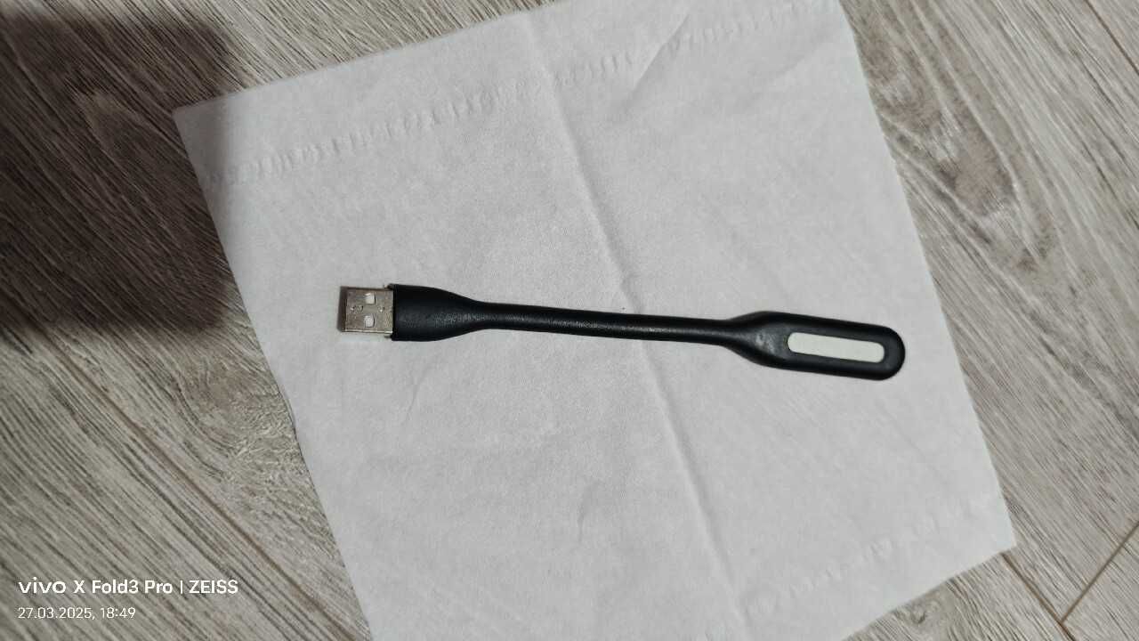 Lampka na USB regulowana.